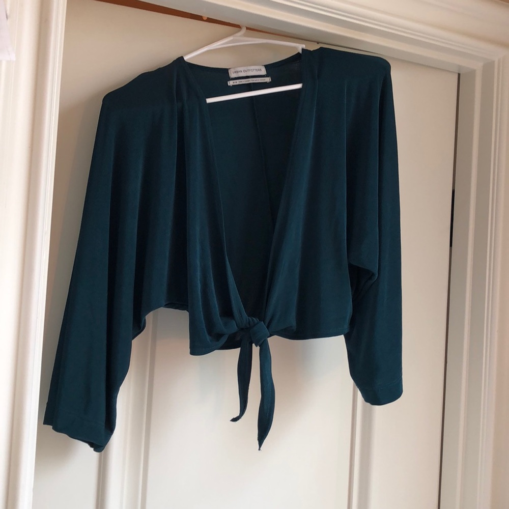 Green cropped top with a tie